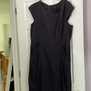 Ann Taylor charcoal dress with beautiful structure and pockets! size 18